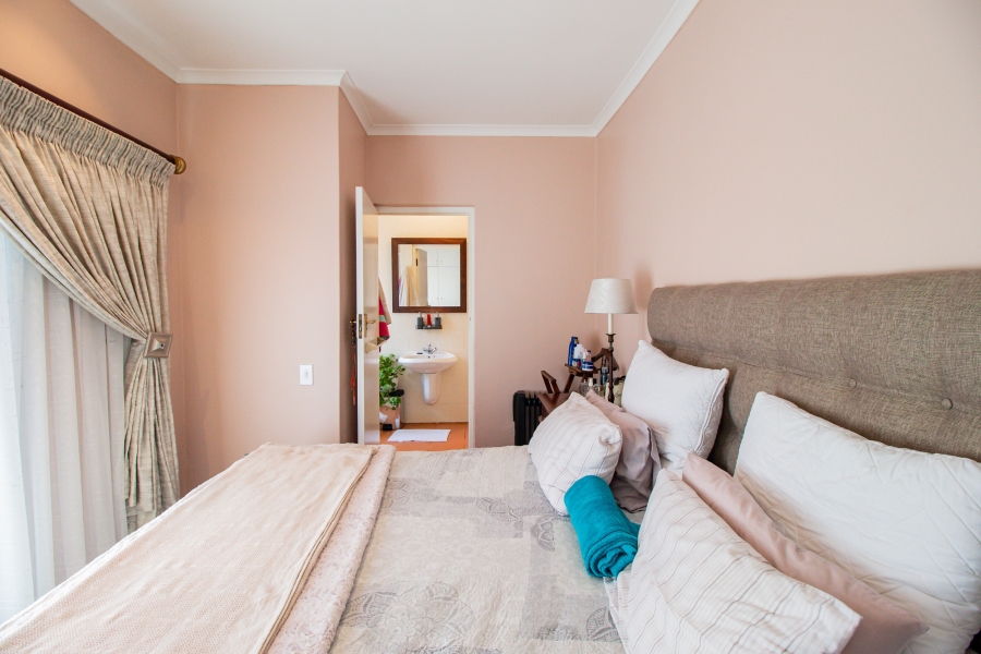 1 Bedroom Property for Sale in Sea Point Western Cape